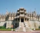 Ranakpur Храм, крупнейший храм джайнов в Индии. Храм построен из мрамора